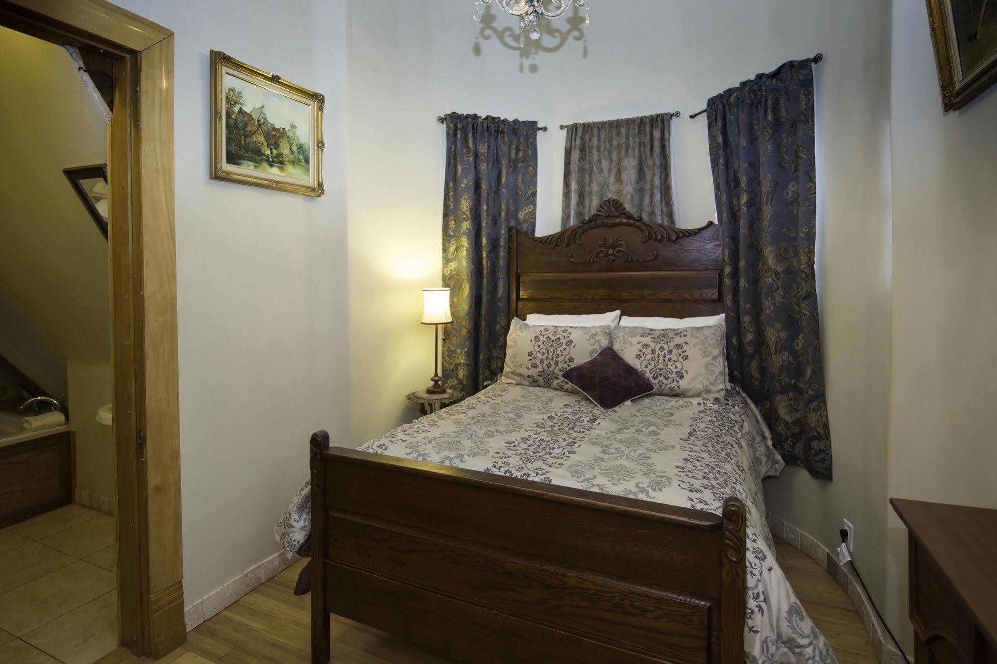 Henderson Castle Bed & Breakfast Kalamazoo