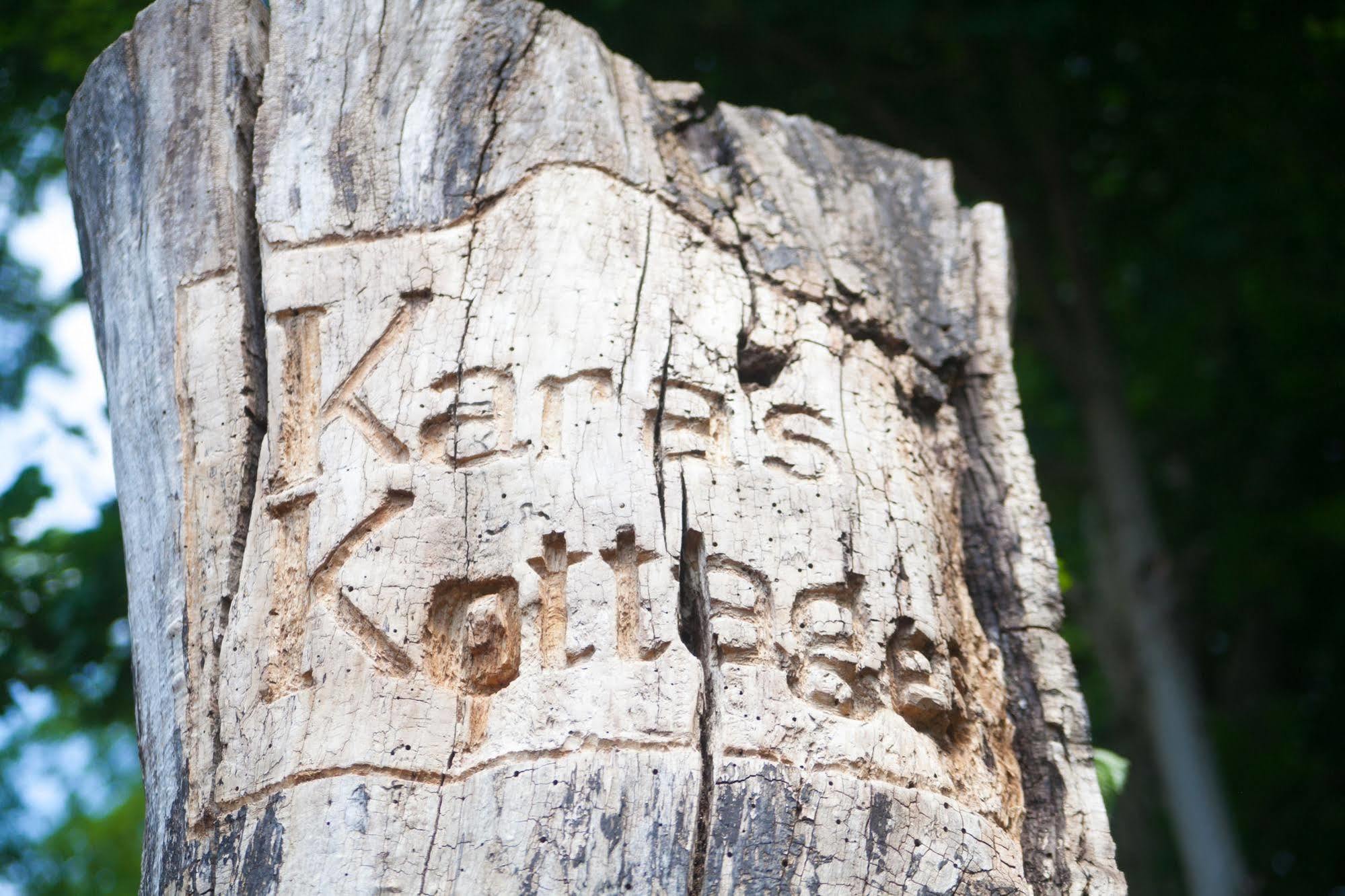 Kara's Kottages Bed & Breakfast 2*