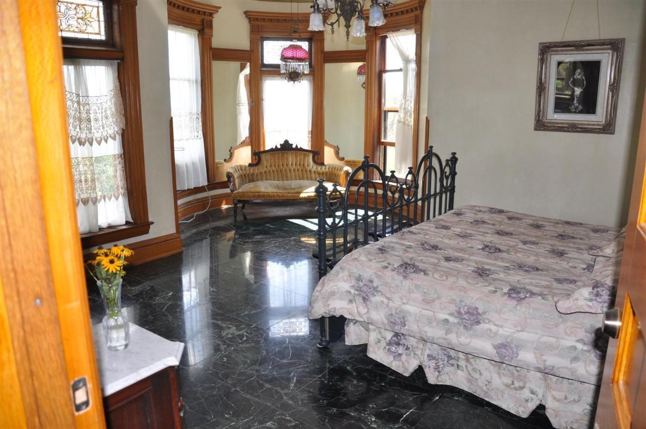 Bed & Breakfast Henderson Castle Kalamazoo