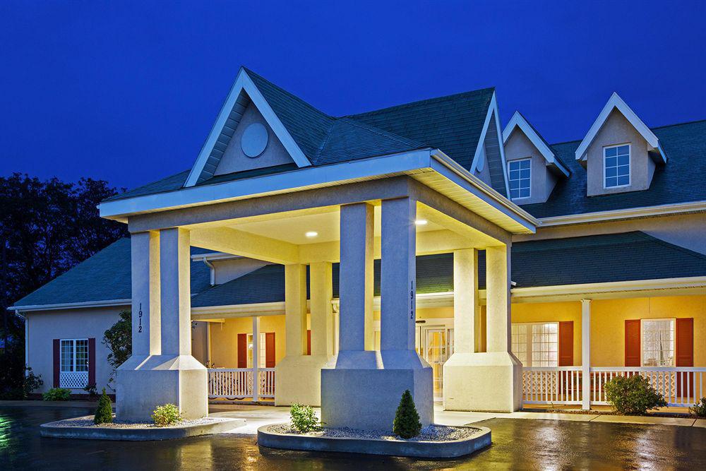 Hotel Country & By Radisson, Kalamazoo, Mi 3*