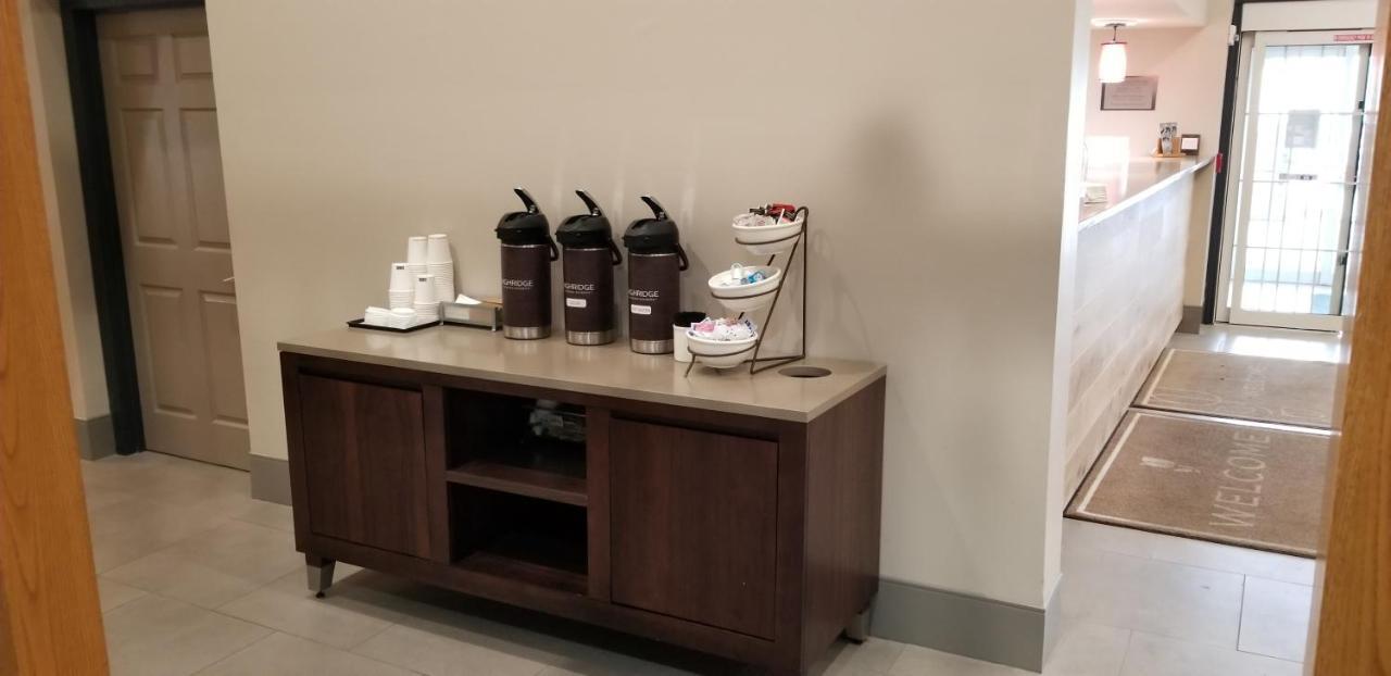 Country & By Radisson, Kalamazoo, Mi 3*