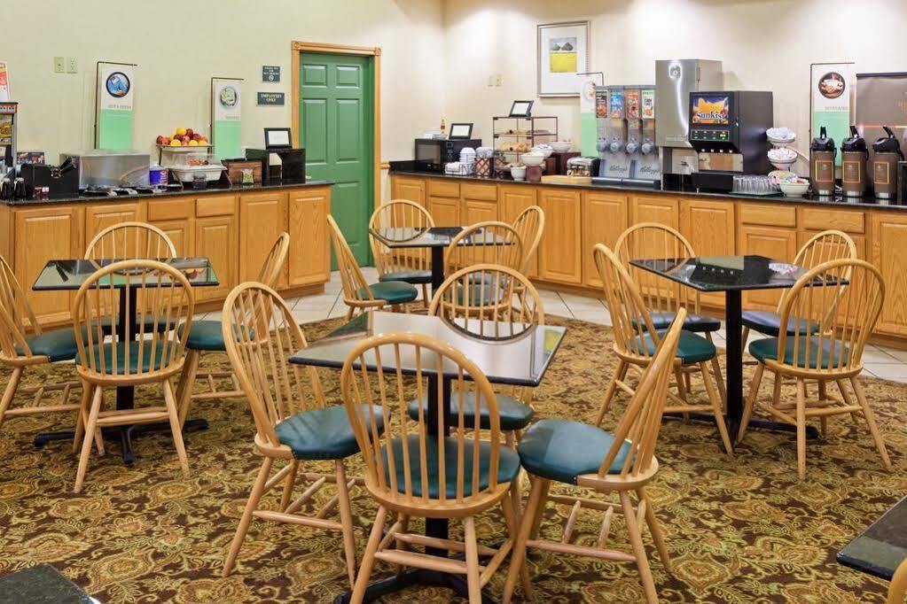 Country & By Radisson, Kalamazoo, Mi 3*