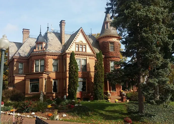 Henderson Castle Inn