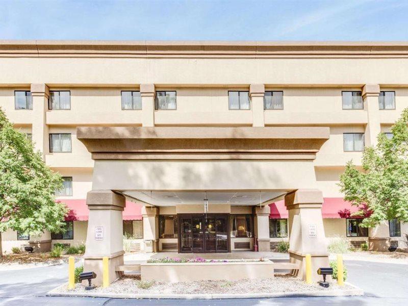 Baymont By Wyndham West Hotel 3*
