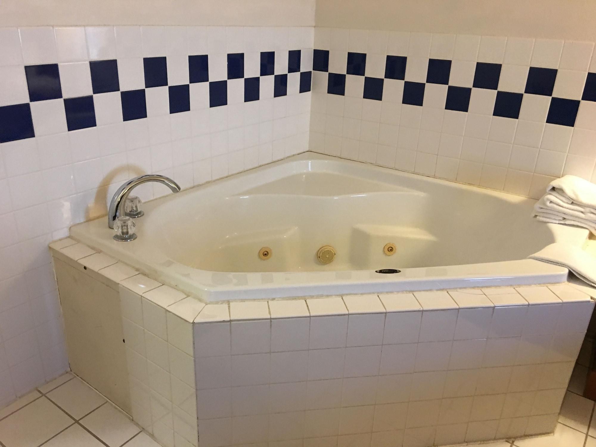 Inn Quality I-94 Near Wings Stadium 2*
