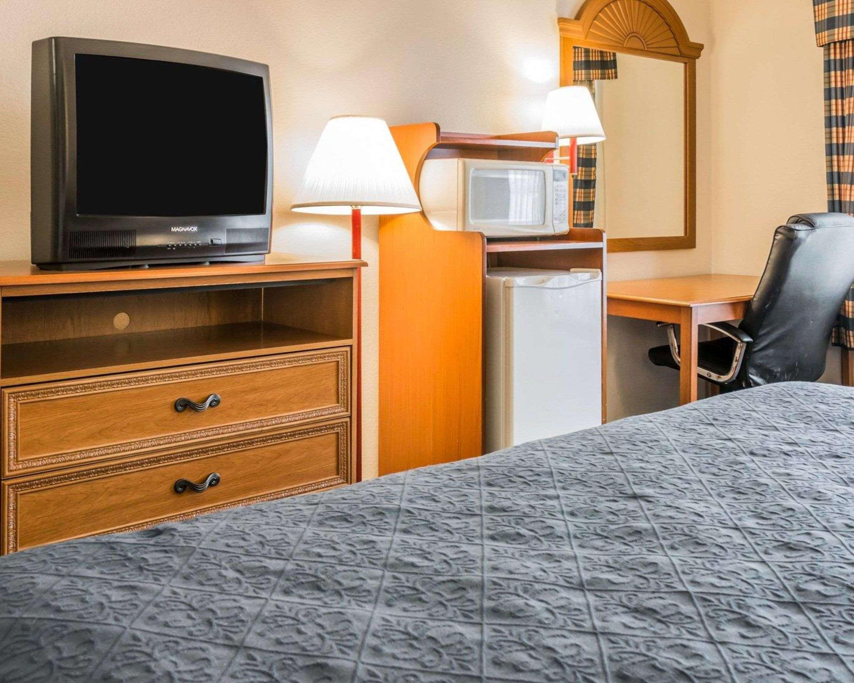 Inn Quality I-94 Near Wings Stadium 2*