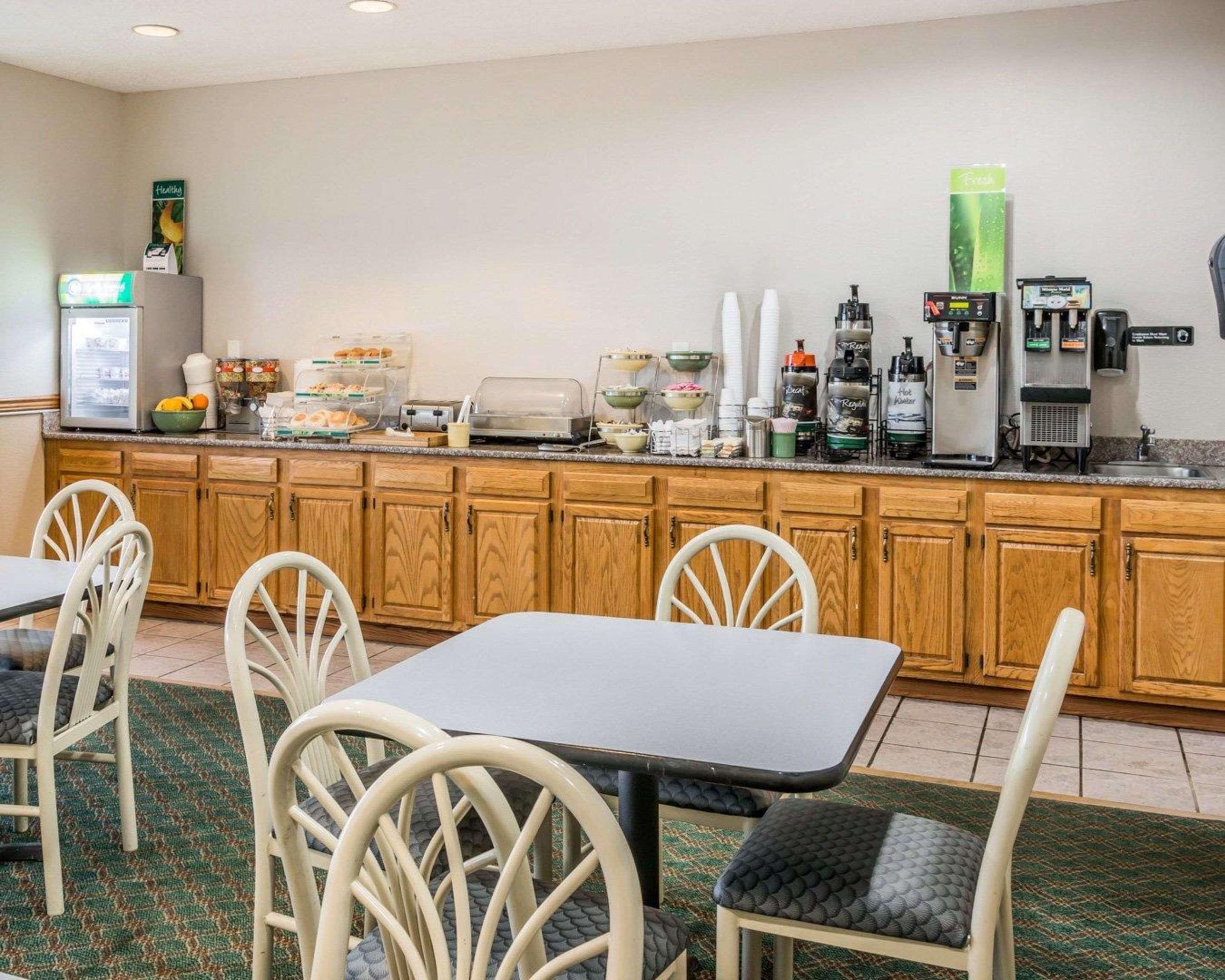 Inn Quality I-94 Near Wings Stadium 2*