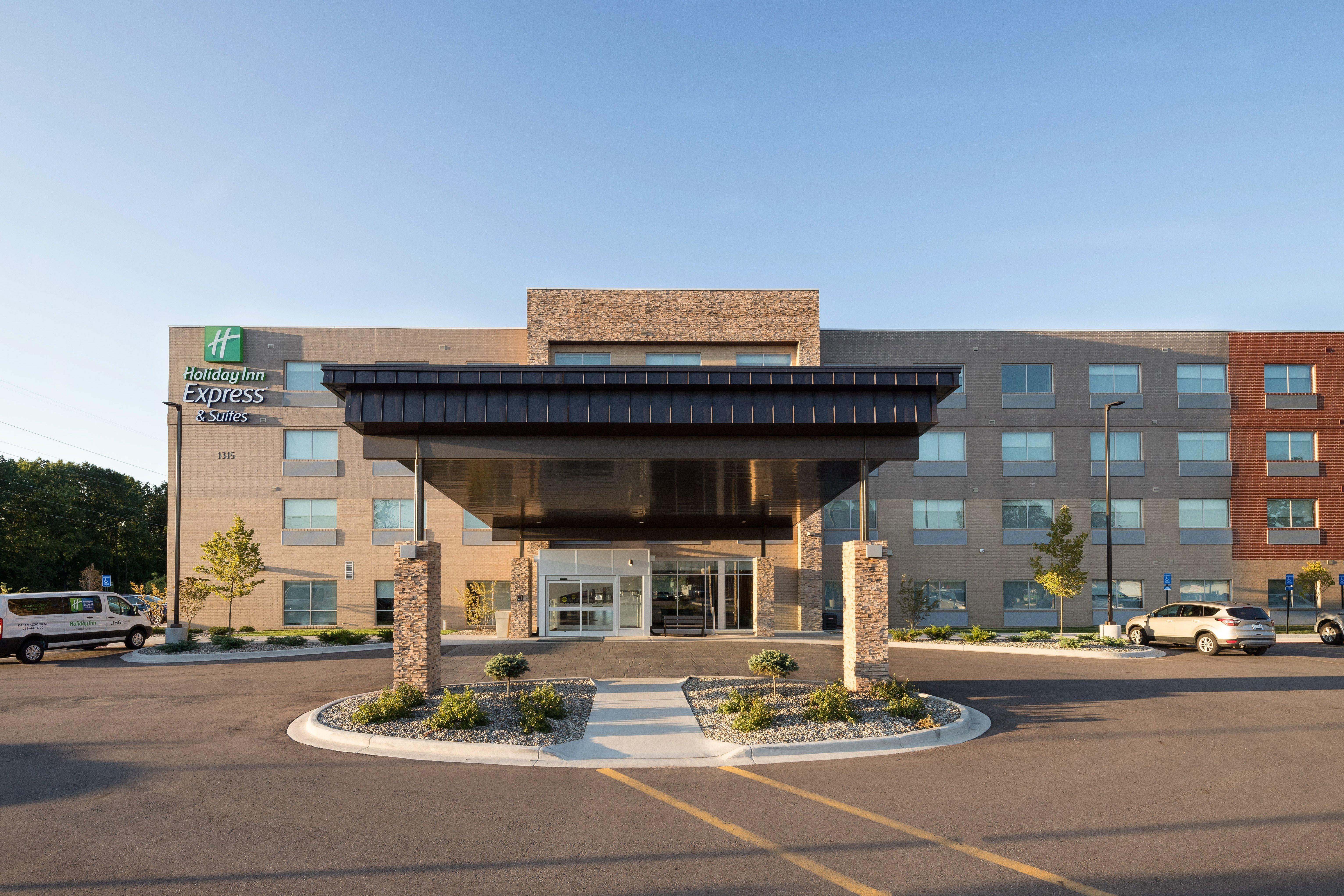 Hotel Express & West Kalamazoo