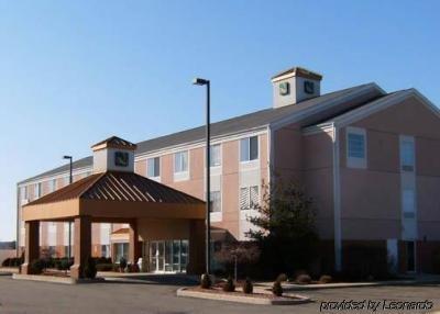Inn Quality I-94 Near Wings Stadium 2*