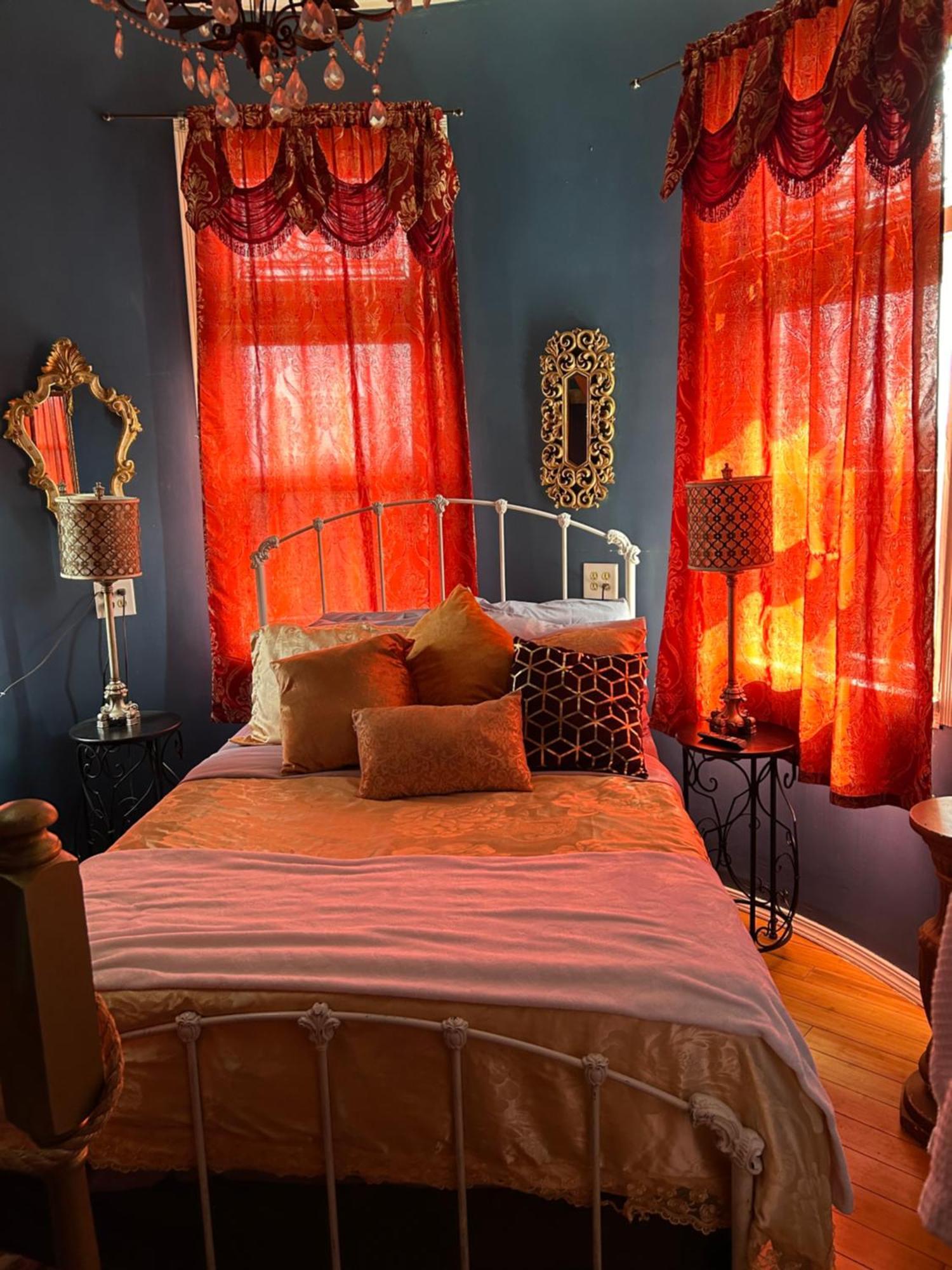 Henderson Castle Bed & Breakfast 3*