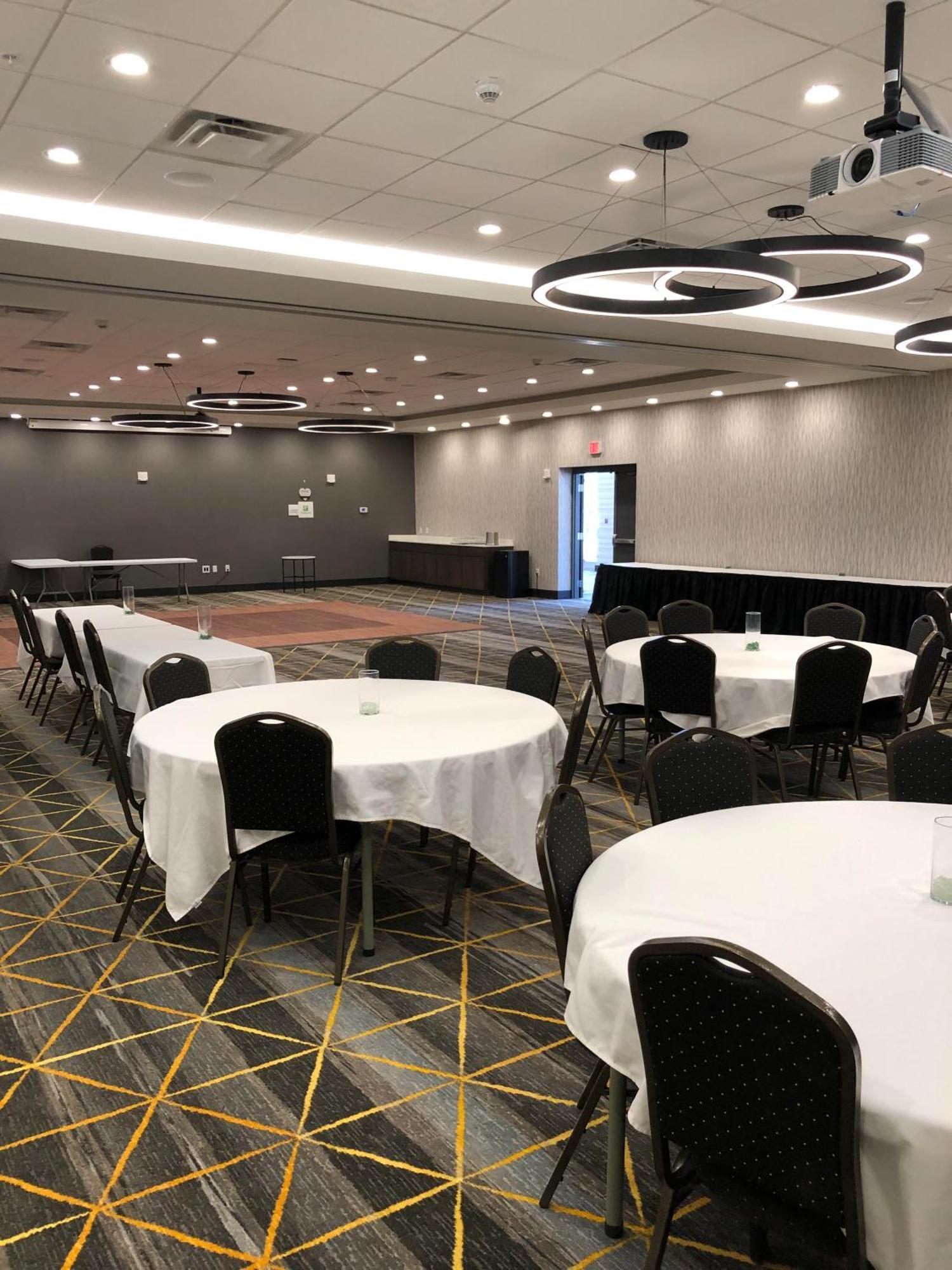 - West By Ihg Hotel Kalamazoo