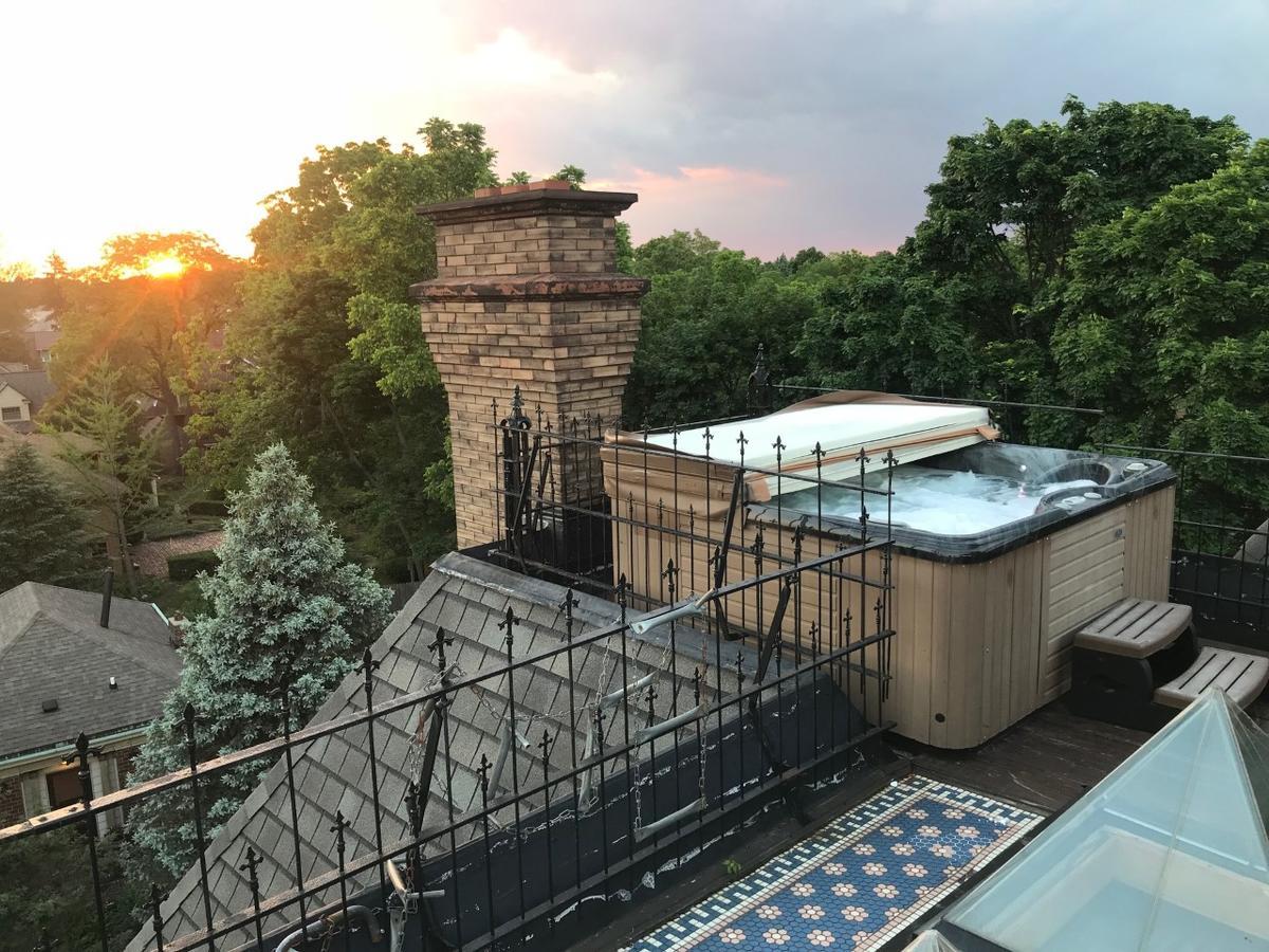 Henderson Castle Bed & Breakfast 3*